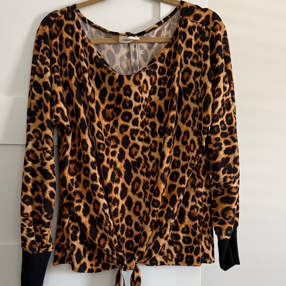 NWTS Adora Women's Leopard Print Long Sleeve Top- Beautiful coloring!